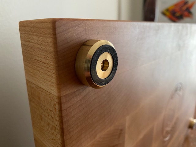 Solid Metal Feet with Rubber Grip